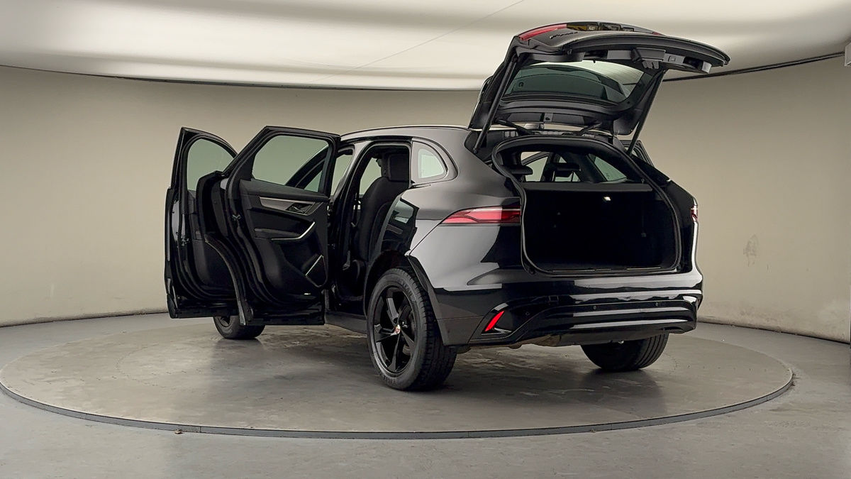 Jaguar F-PACE Image 23