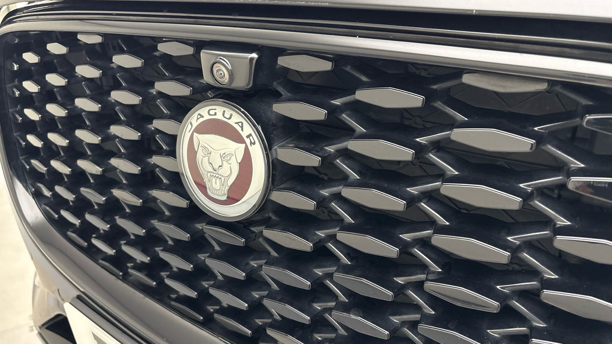 Jaguar F-PACE Image 24