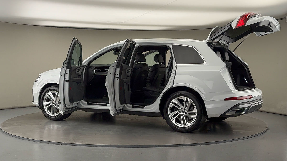 More views of Audi Q7