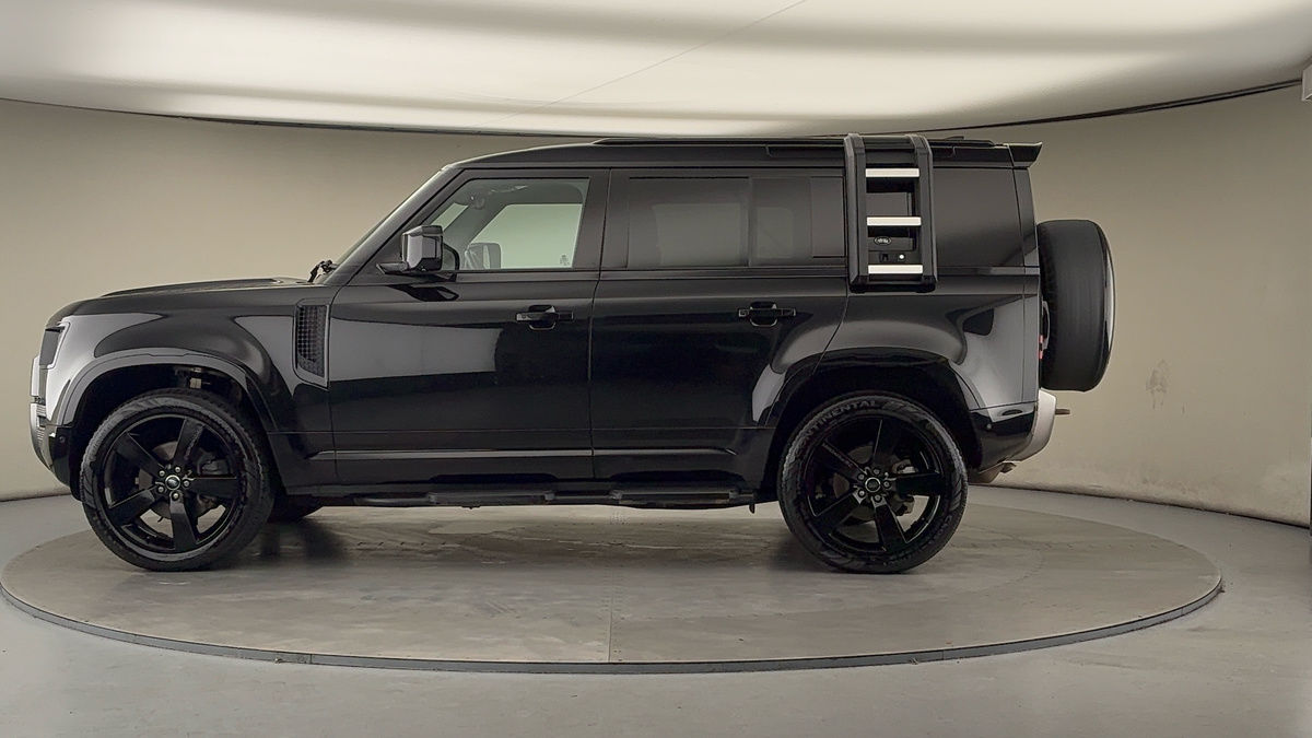 Land Rover Defender 110 Image 15