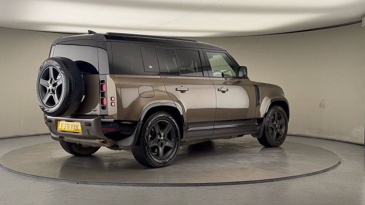 Land Rover Defender 110 Image 21