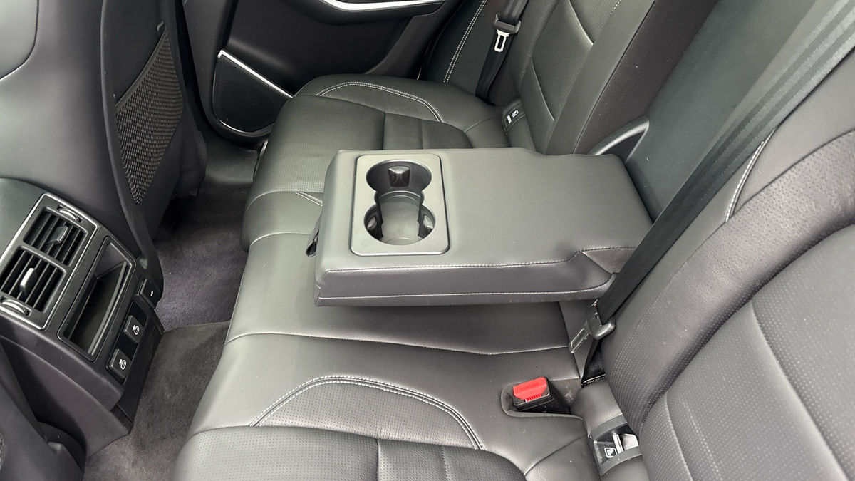 Jaguar F-PACE Image 9