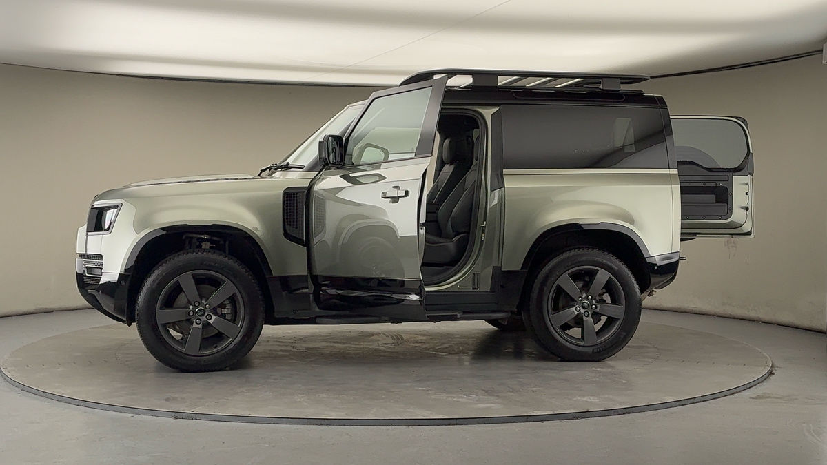 More views of Land Rover Defender 90