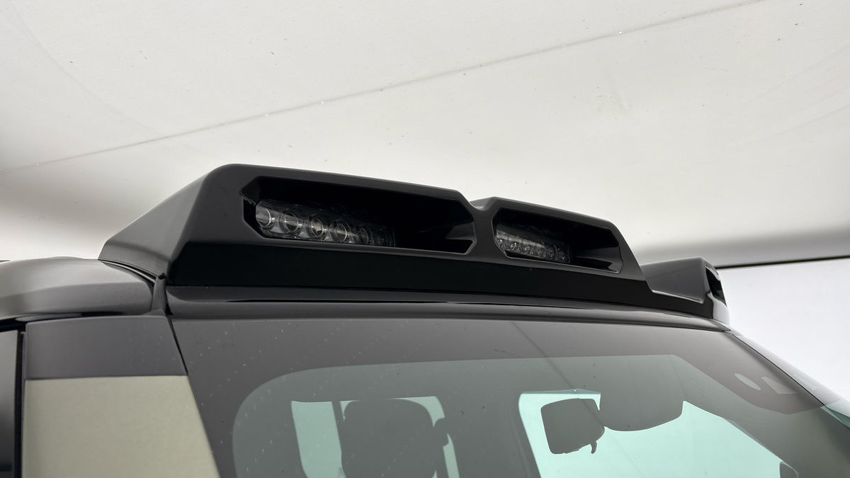 Land Rover Defender 110 Image 26