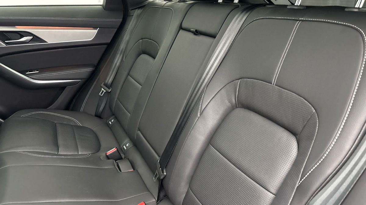 Jaguar F-PACE Image 8