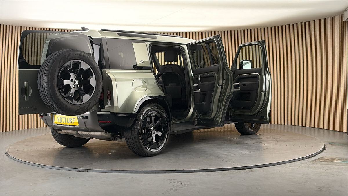 More views of Land Rover Defender 110