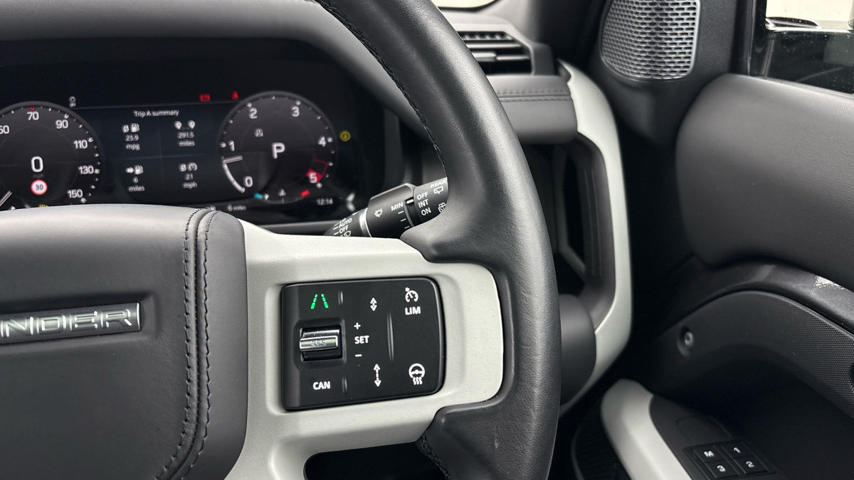 Land Rover Defender 110 Urban Image 14