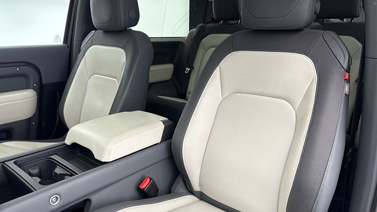 Land Rover Defender 90 Image 7