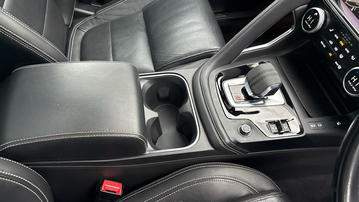 Jaguar E-PACE Image 18