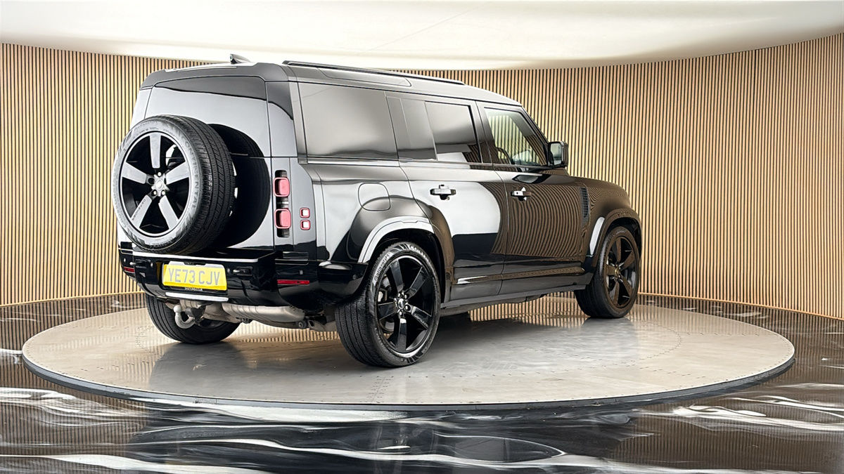 More views of Land Rover Defender 110