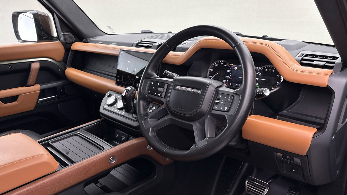 Land Rover Defender 110 Image 5