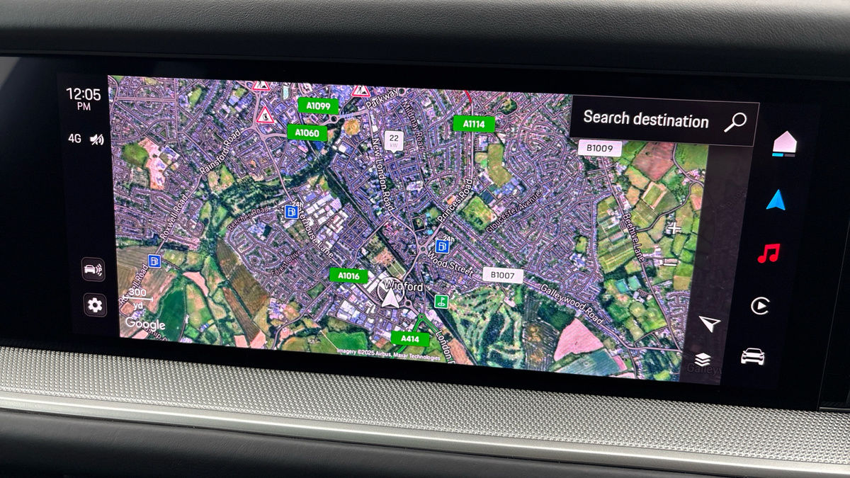 Porsche Cayenne Image 17