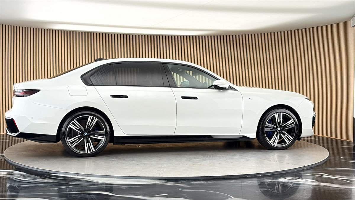 More views of BMW i7