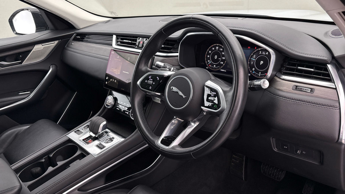 Jaguar F-PACE Image 5