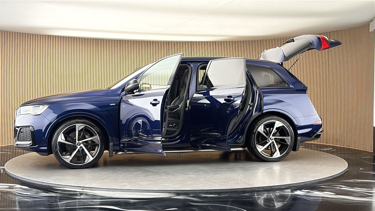 More views of Audi Q7