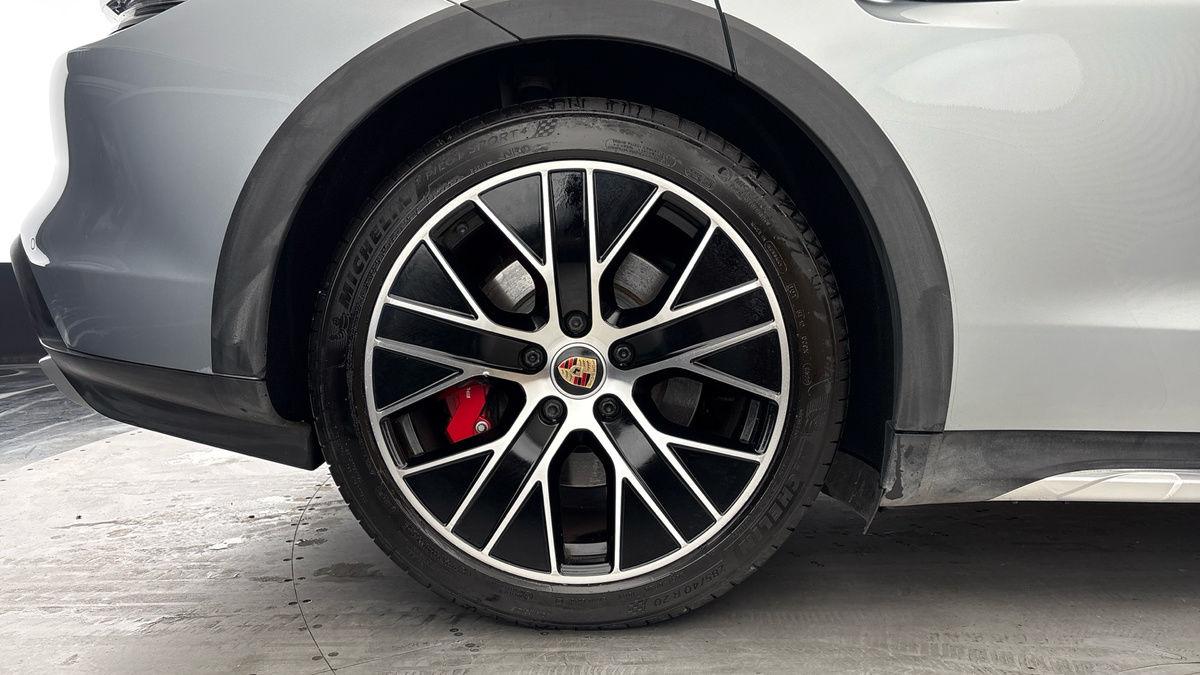 Porsche Taycan Image 10