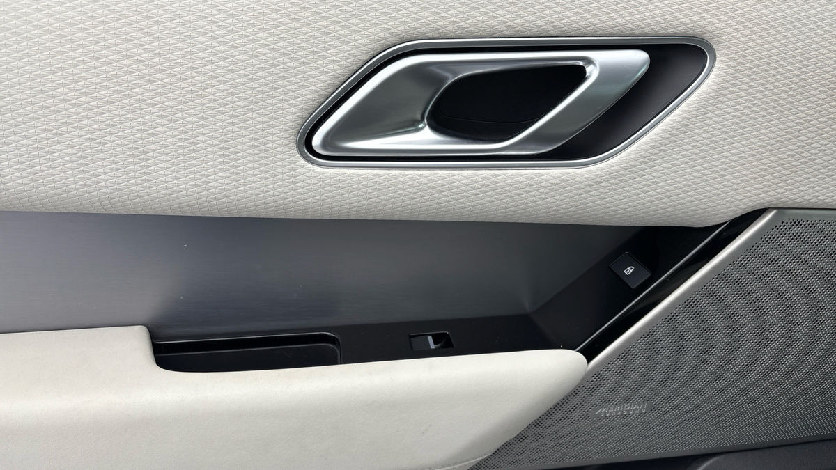 Land Rover Range Rover Velar Image 19