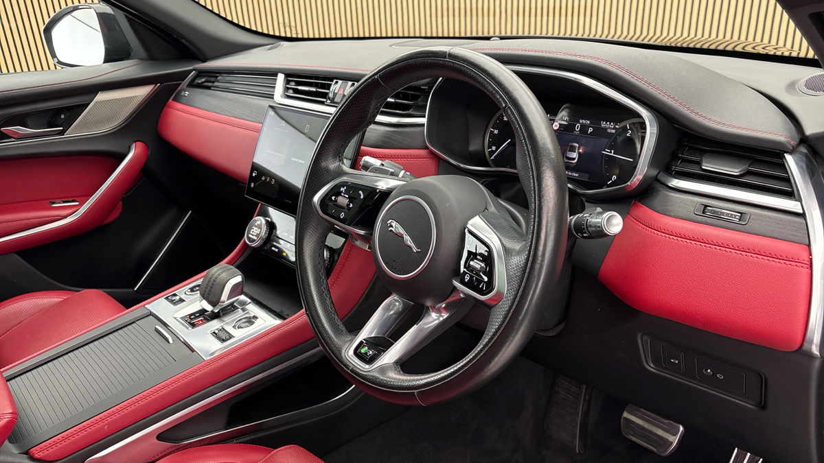 Jaguar F-PACE Image 5