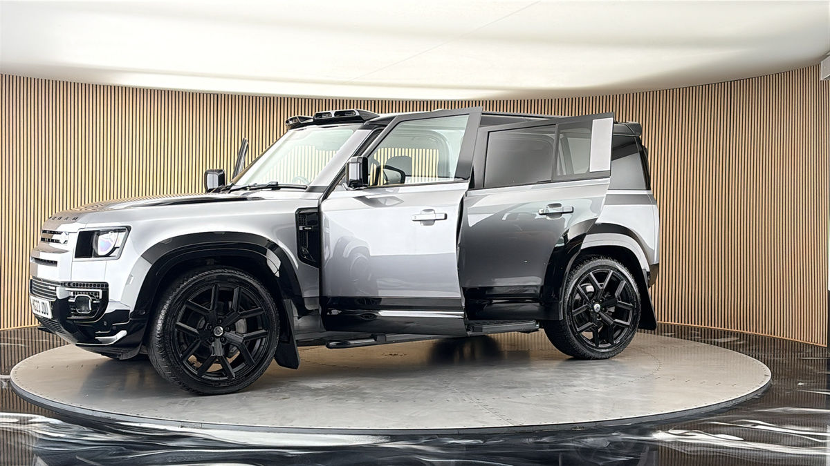 More views of Land Rover Defender 110