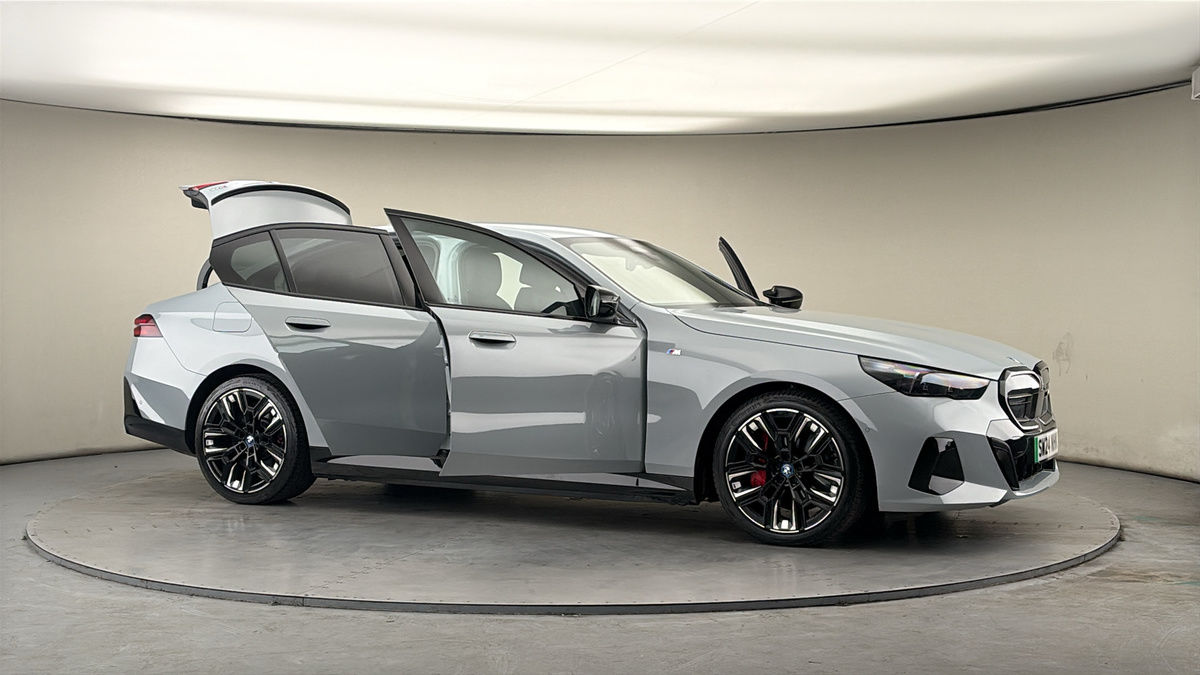 More views of BMW i5