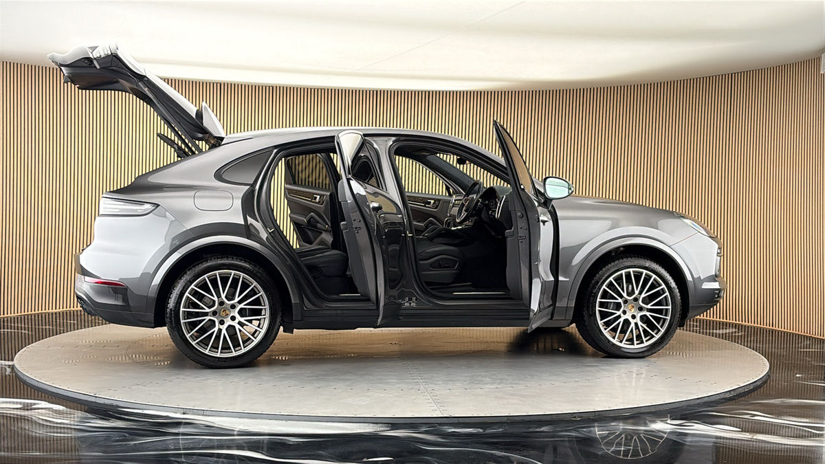 More views of Porsche Cayenne