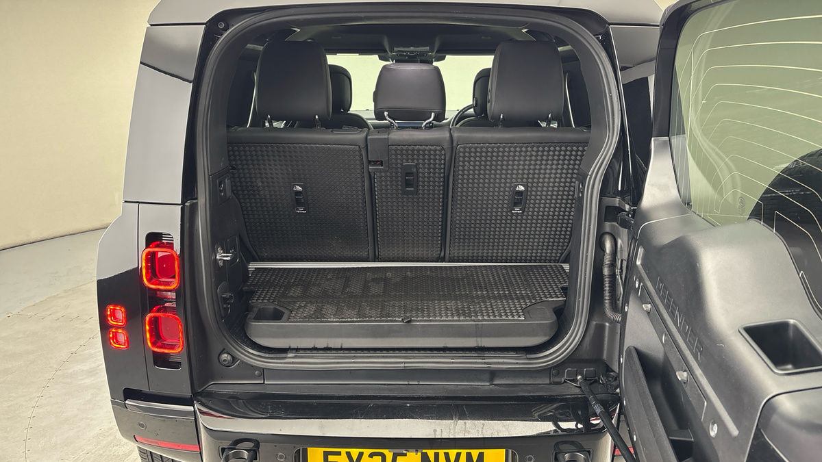 Land Rover Defender 90 Image 11
