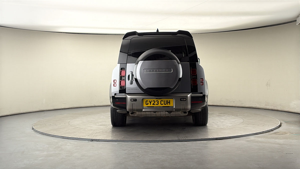 Land Rover Defender 130 Image 4