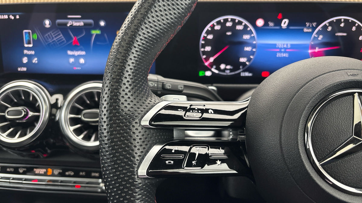 Mercedes-Benz GLB Image 13