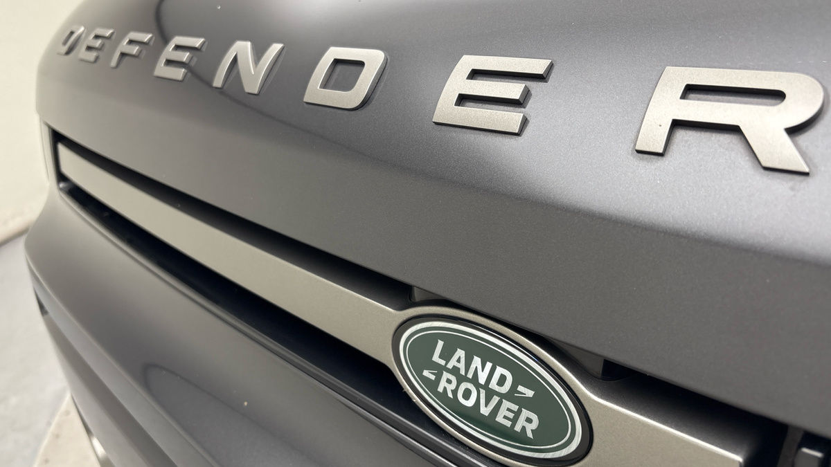 Land Rover Defender 90 Image 24