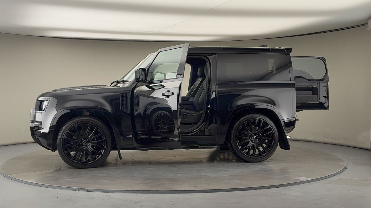 More views of Land Rover Defender 90