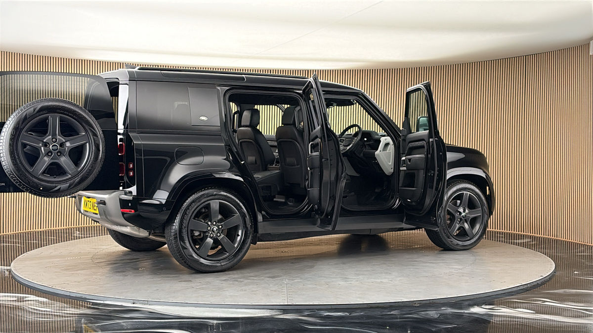 More views of Land Rover Defender 110