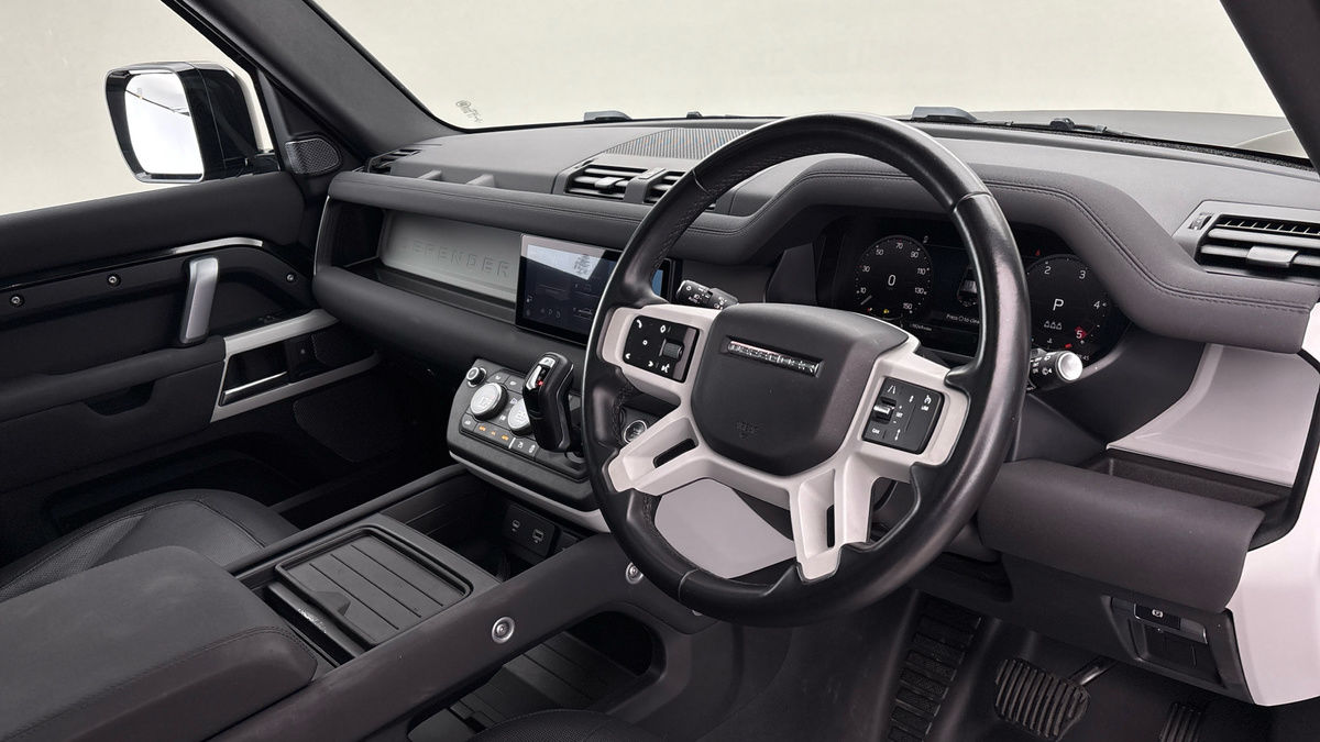 Land Rover Defender 110 Image 5