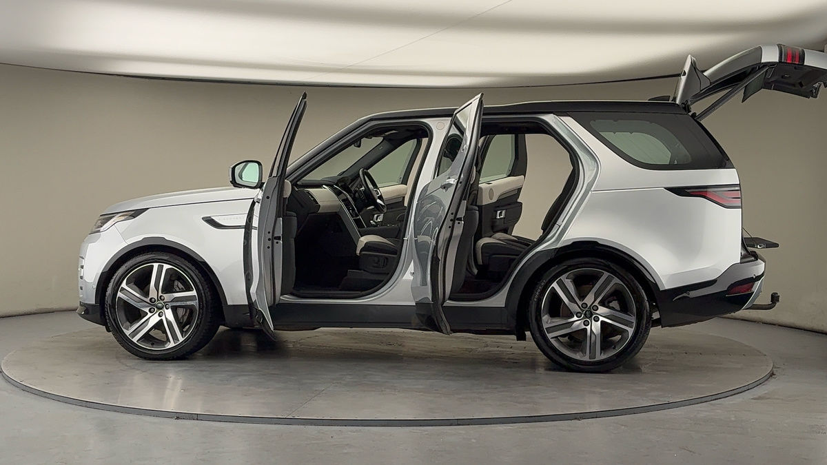 More views of Land Rover Discovery