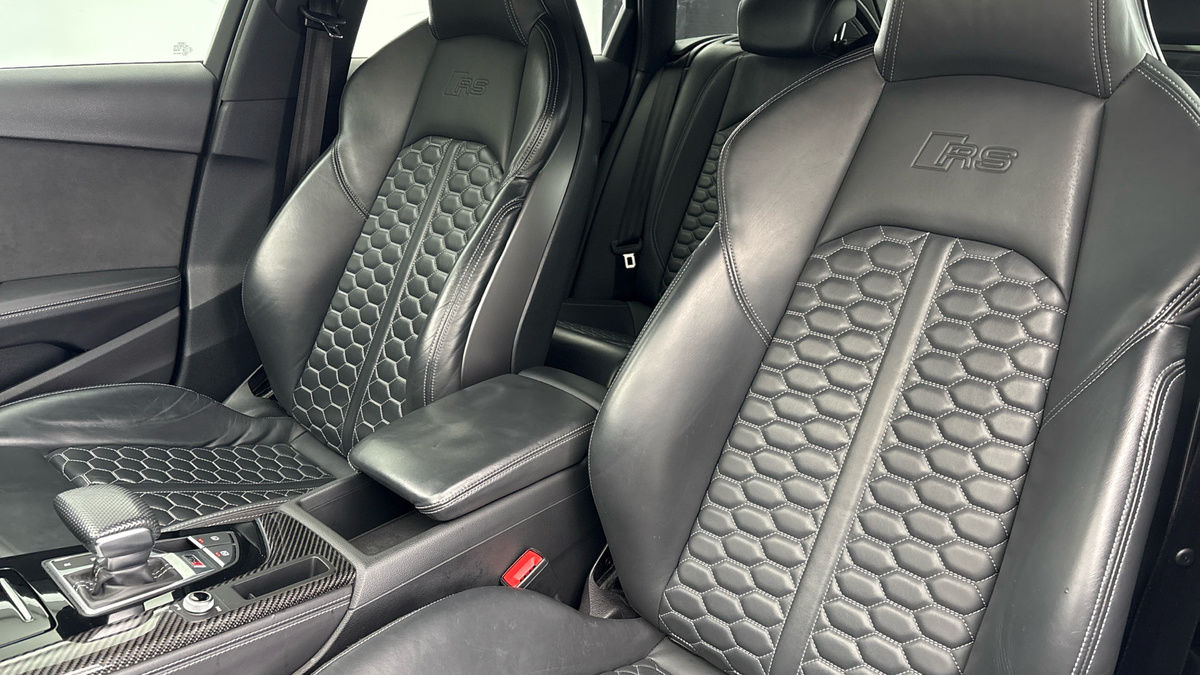 Audi RS4 Avant Image 7