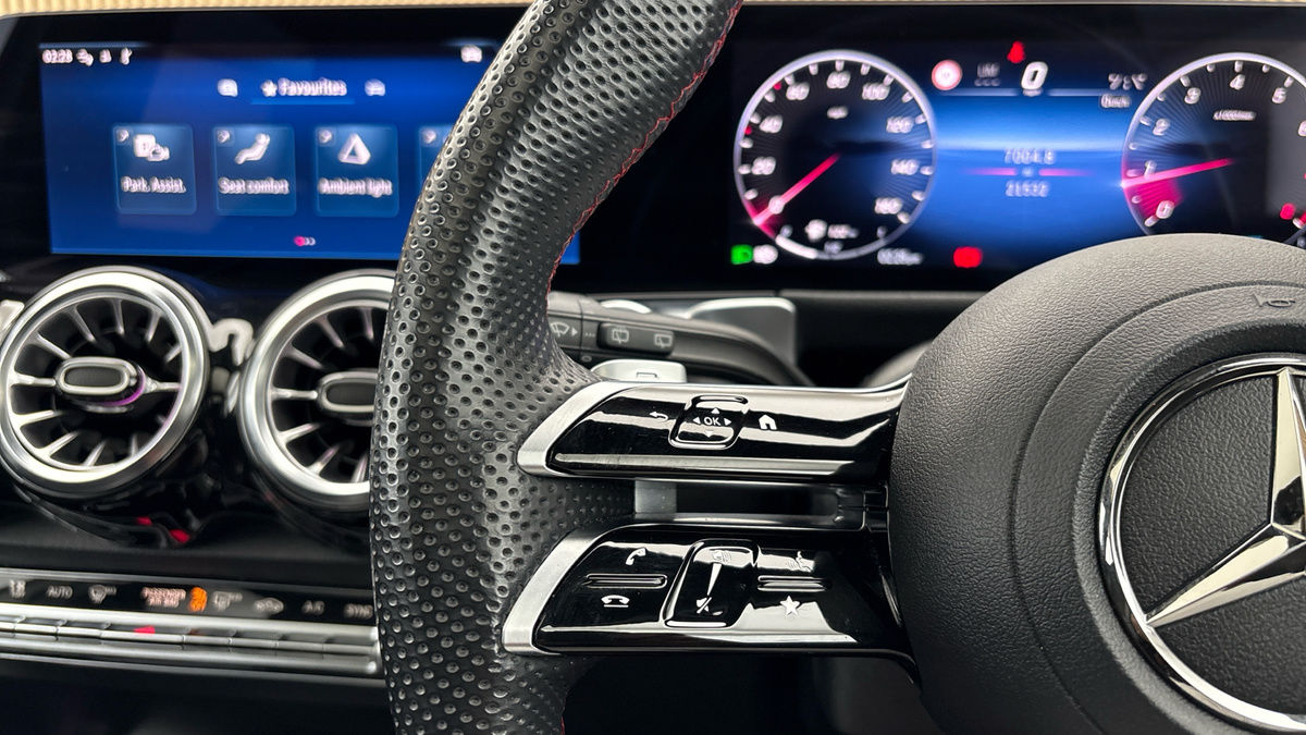 Mercedes-Benz GLB Image 13