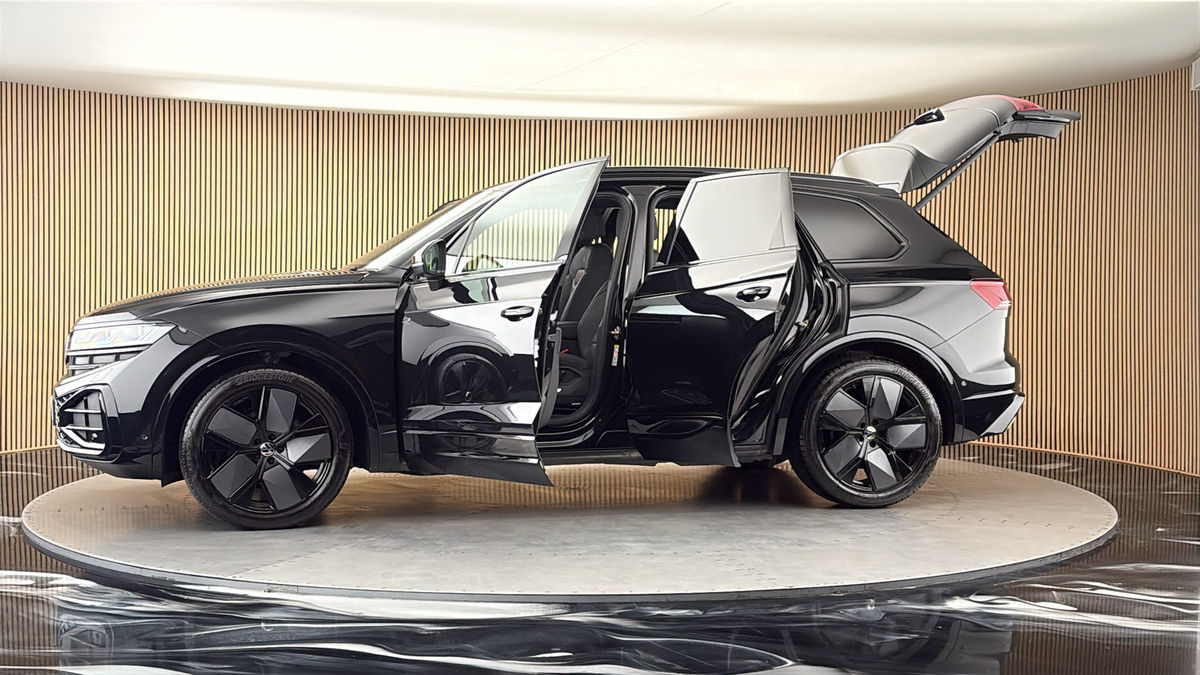 More views of Volkswagen Touareg
