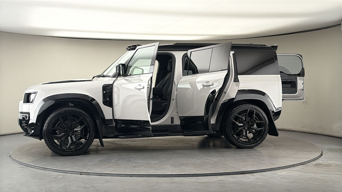 More views of Land Rover Defender 110