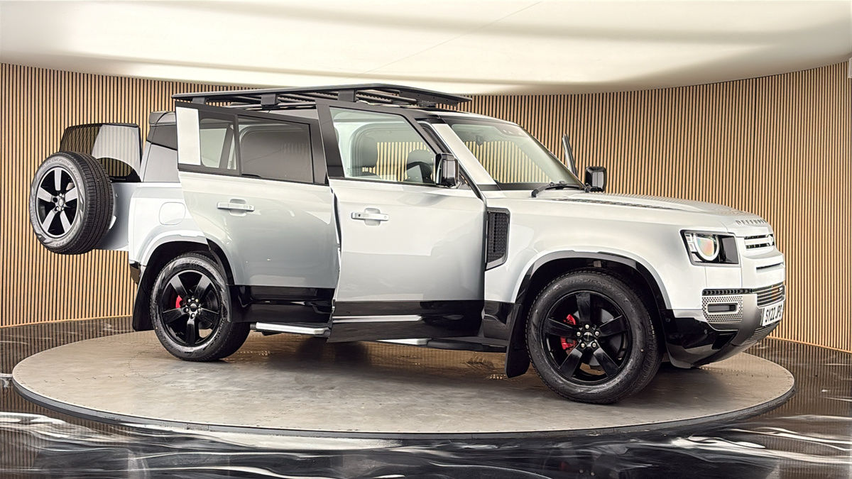 More views of Land Rover Defender 110