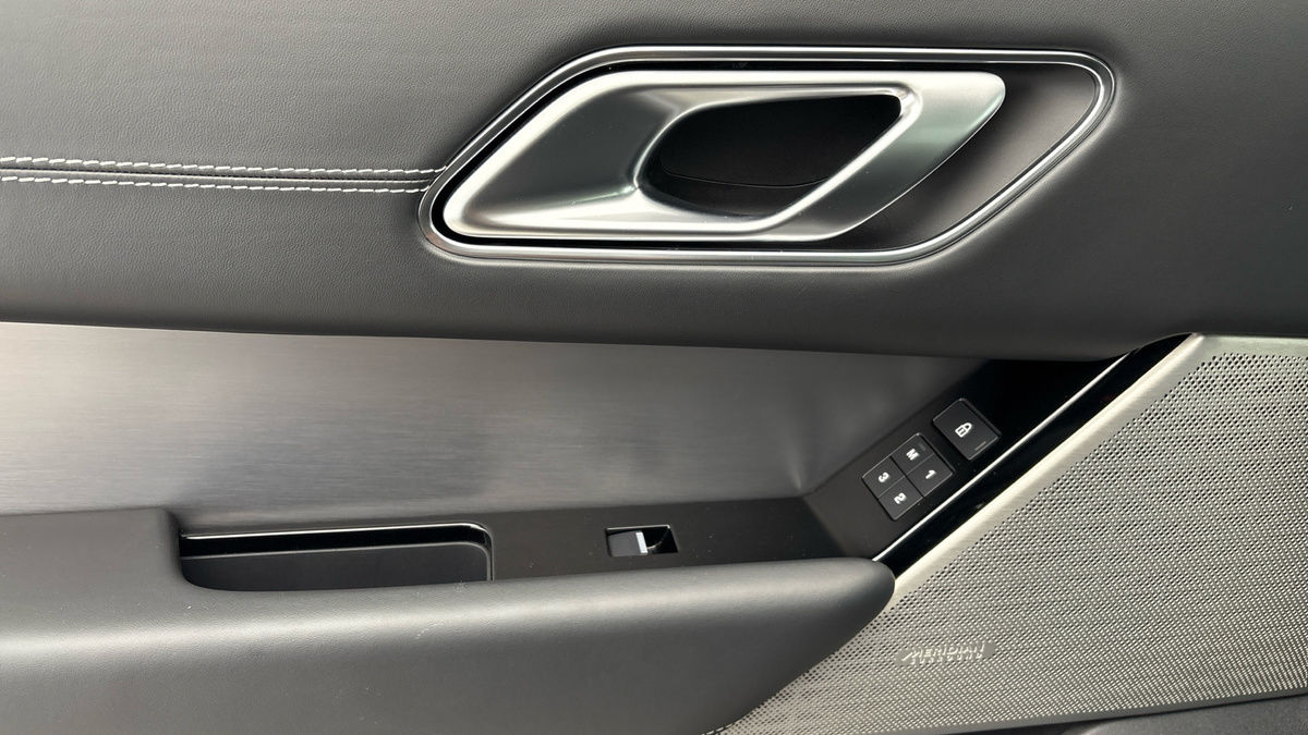 Land Rover Range Rover Velar Image 19