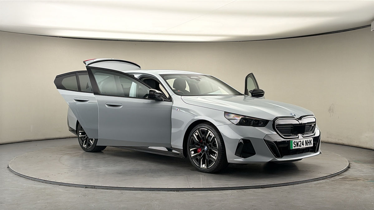 More views of BMW i5