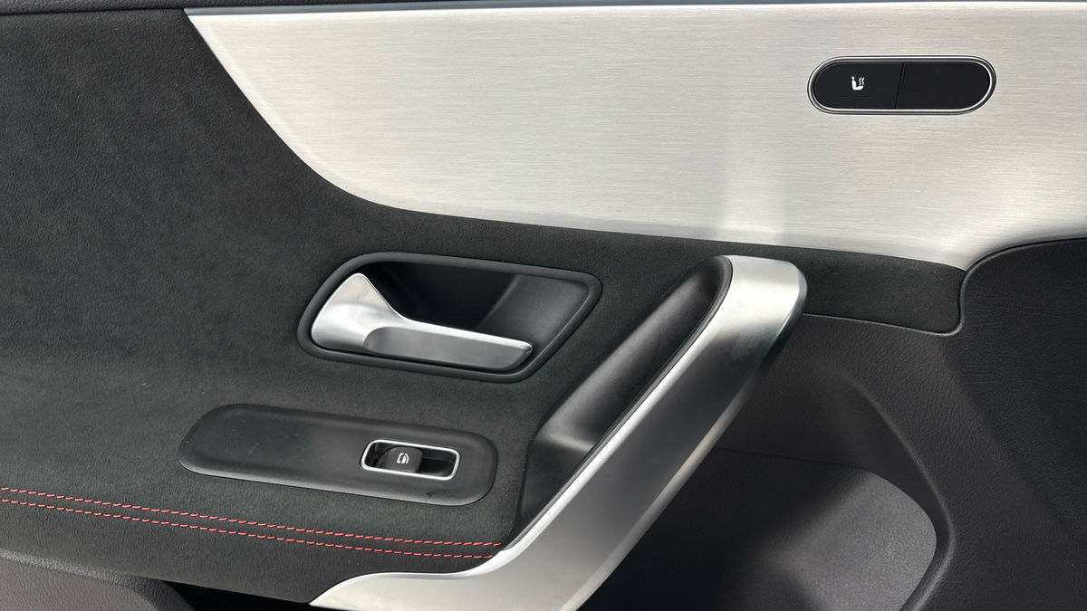 Mercedes-Benz CLA Image 19