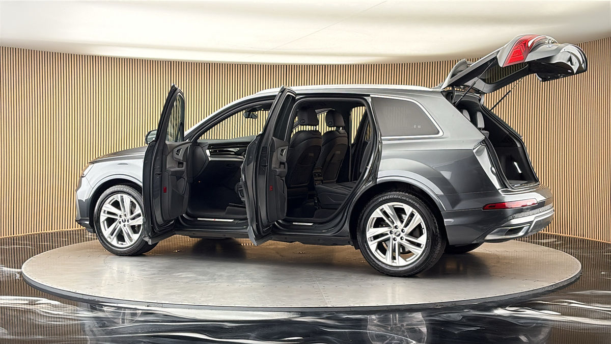 More views of Audi Q7