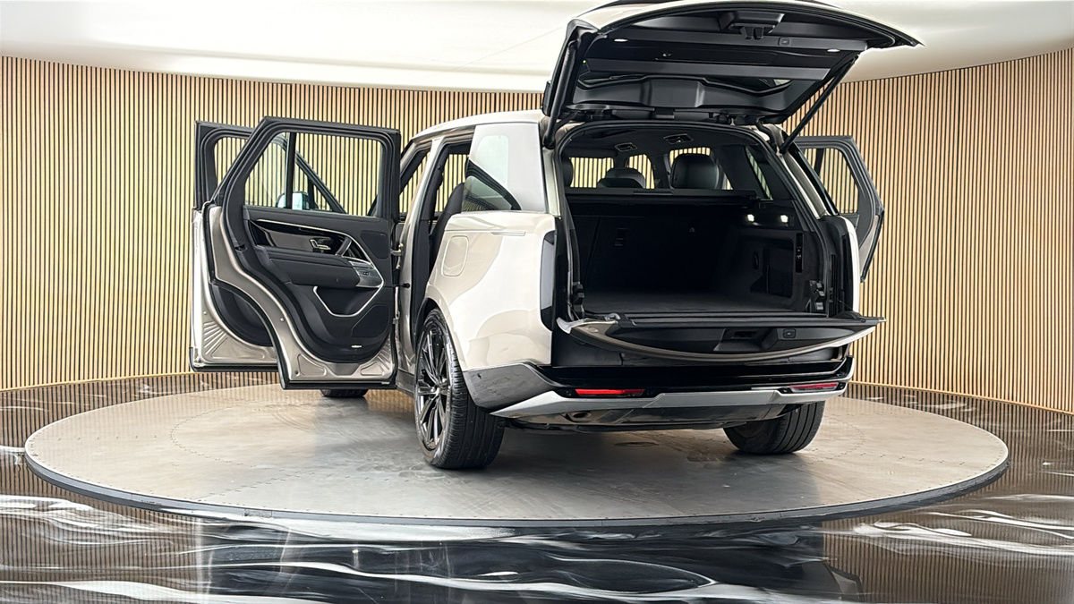 More views of Land Rover Range Rover