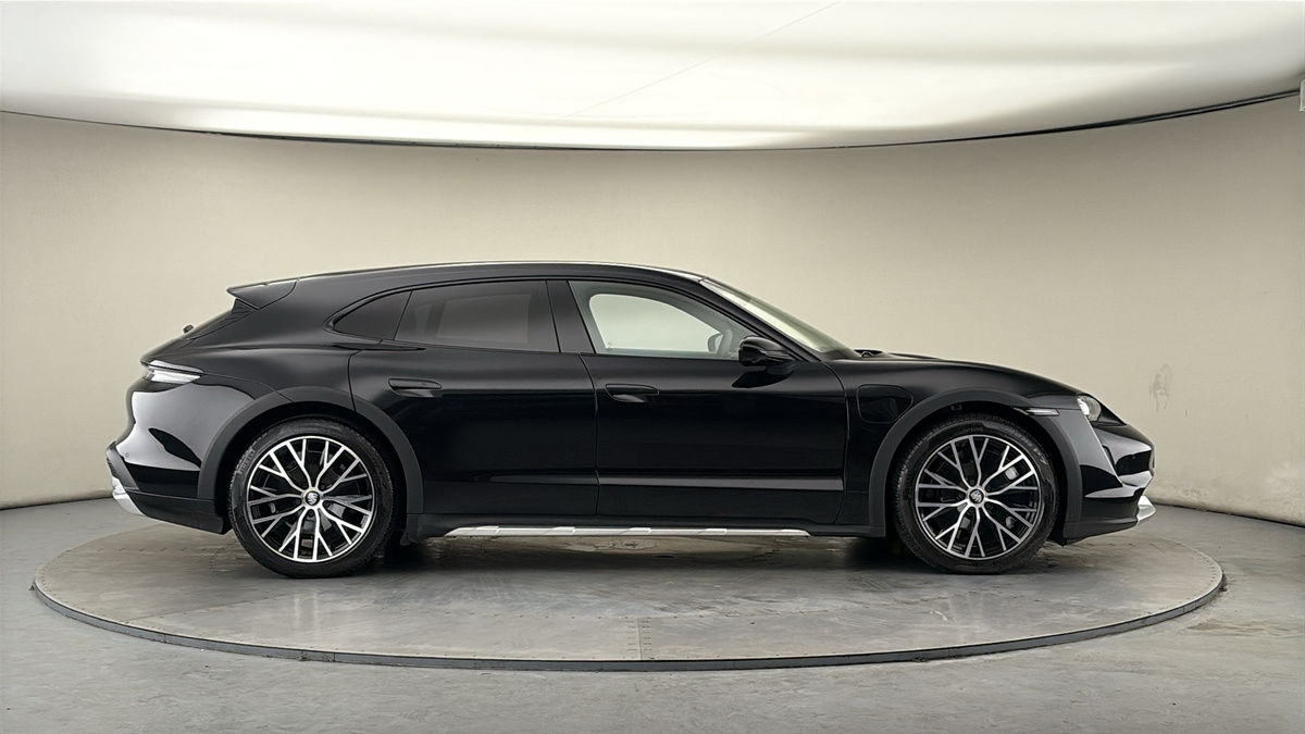 Porsche Taycan Image 16