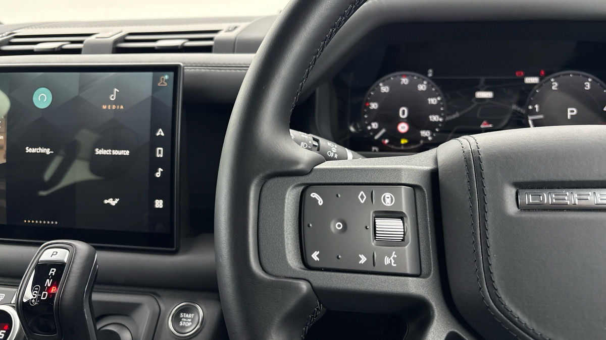 Land Rover Defender 110 Image 13