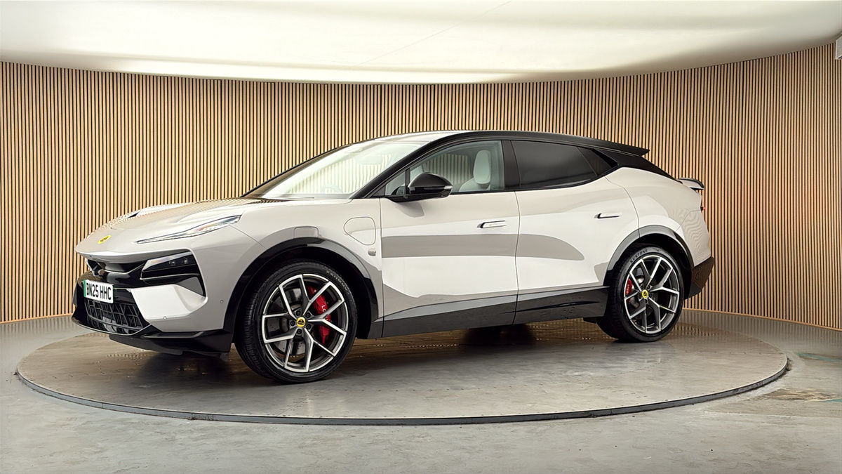 More views of Lotus Eletre