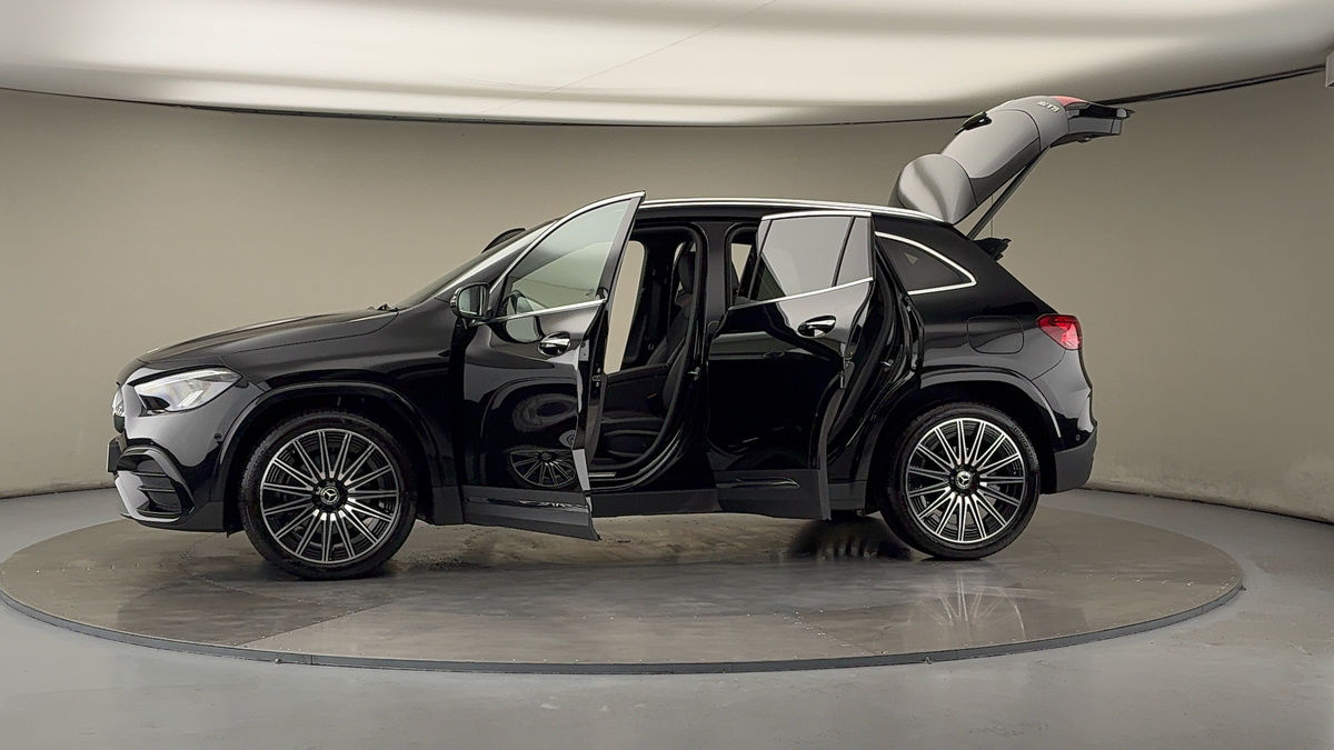 More views of Mercedes-Benz GLA