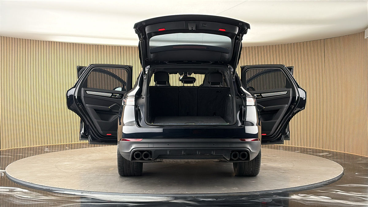 More views of Porsche Cayenne