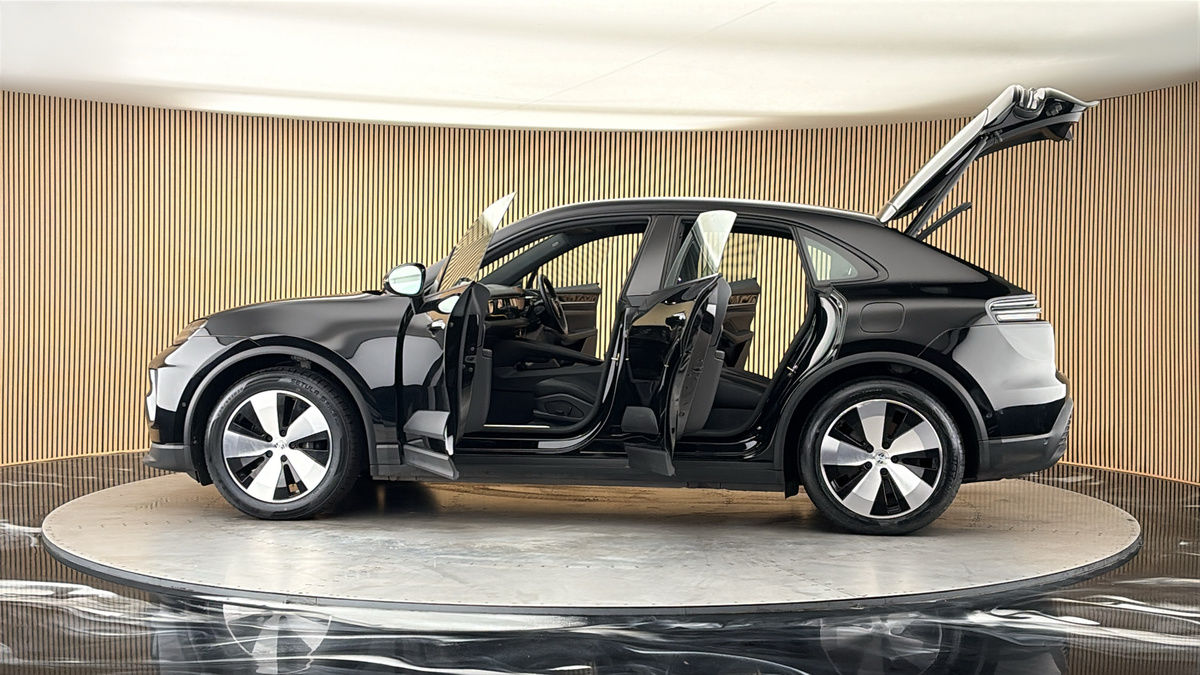 More views of Porsche Macan