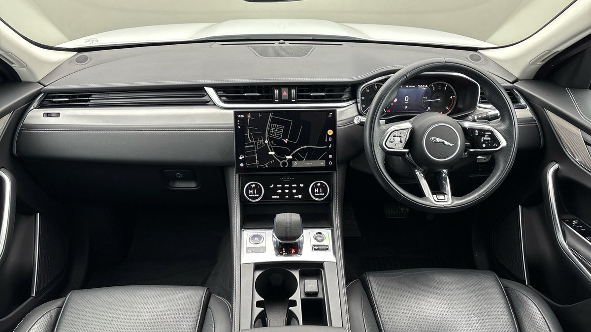 Jaguar F-PACE Image 12